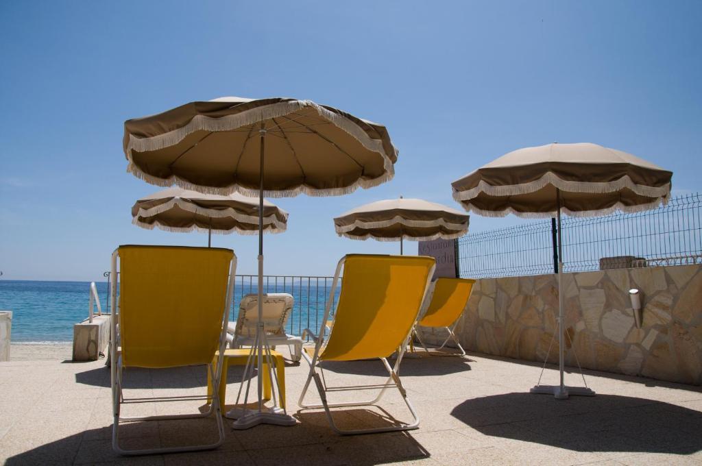 Hotel De La Plage Le Lavandou Kültér fotó